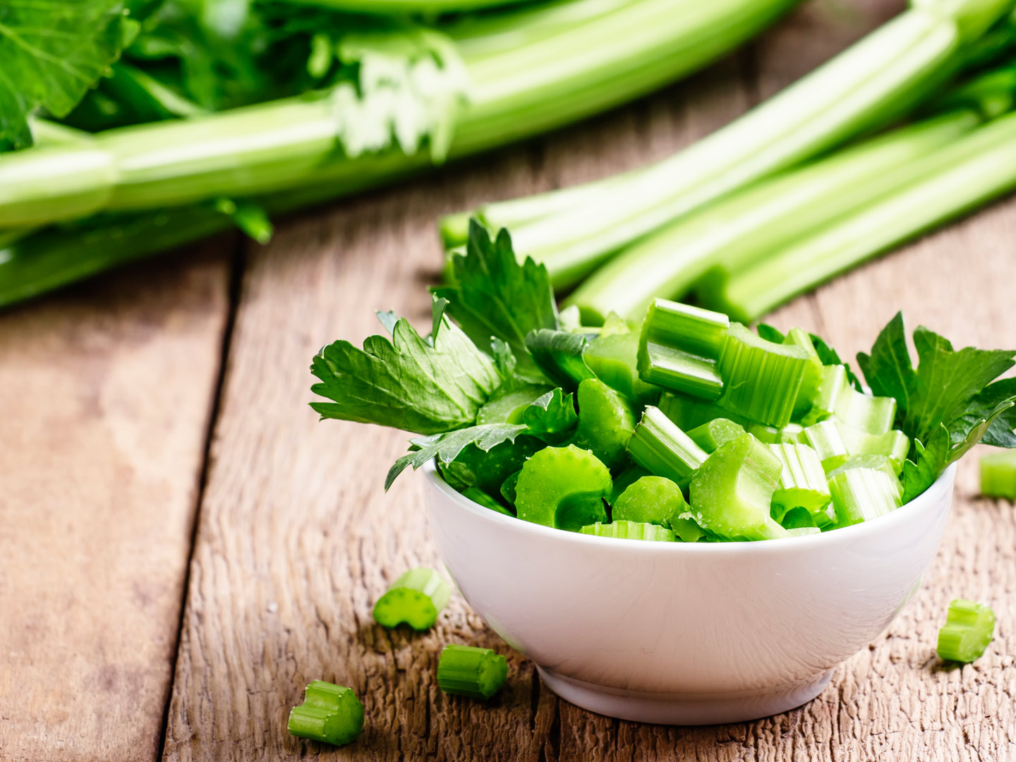 芹菜有益健康的4个原因——一个美味的食谱!