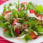 草莓，茴香;芝麻菜沙拉|食谱|魏尔博士的健康厨房