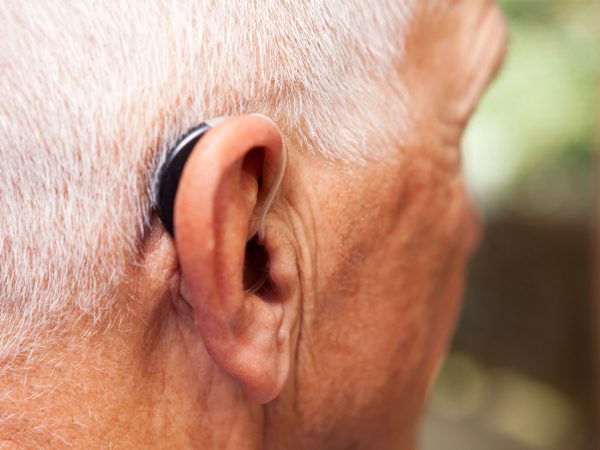 非处方助听器?|耳朵，鼻子&安德鲁·韦尔，医学博士