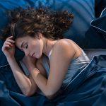 褪黑素的天然替代品有助于睡眠?Andrew Weil博士